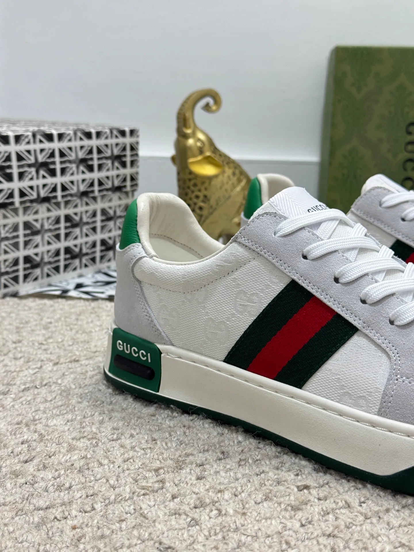 Men's shoes 💰400 [New model] 🪳🪳Gucci─Gucci classic. Gucci purchase level, comparable to genuine products without pressure, colorful style prevails, really looks good on the feet, original leather imported from Italy, the texture is amazing! Lasting technology, first-layer sheepskin lining imported from Italy, highly recommended product, a must-see, high quality will definitely satisfy you! Size: 38-44 (45 customized